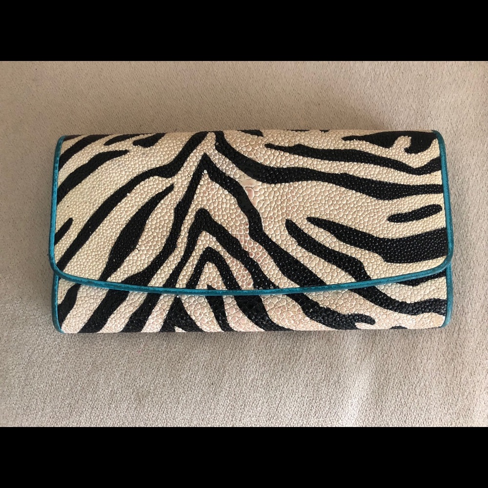 Sting ray wallet- like new